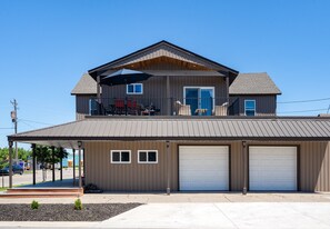 Exterior - Fully Furnished Lower Unit Max Occupancy 8 No Pets - 30 Day min (Grand Haven)