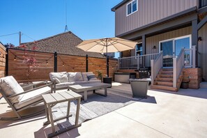 Terrace/patio - Fully Furnished Lower Unit Max Occupancy 8 No Pets - 30 Day min (Grand Haven)