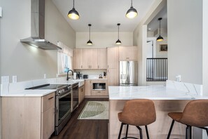 Private kitchen - Fully Furnished Lower Unit Max Occupancy 8 No Pets - 30 Day min (Grand Haven)