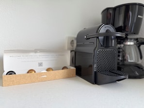 Kaffe og/eller kaffemaskine