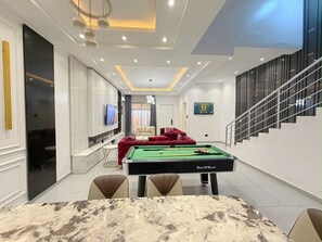 Games room - Waterfront 4 Bedroom Terrace duplex with top notch amenities. QQ (Lekki)