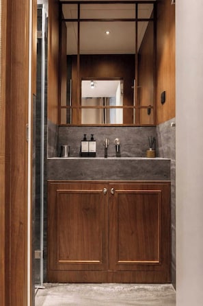 Apartment | Badezimmer | Haartrockner, Handtücher, Shampoo