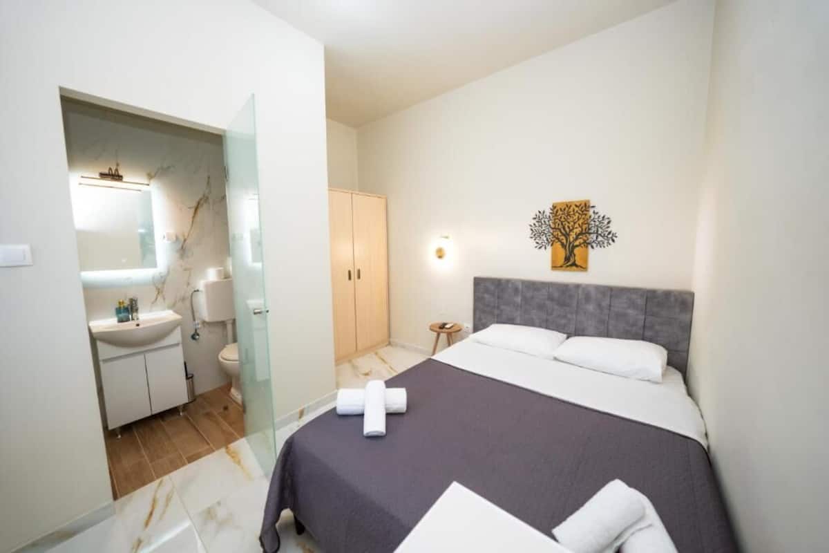 Economy Studio, Sea View | WiFi (free)