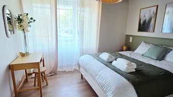 3 slaapkamers, een strijkplank/strijkijzer, gratis wifi, beddengoed
