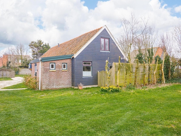 Apartment | Exterior - Holiday Home in Callantsoog Near Beach (Callantsoog)