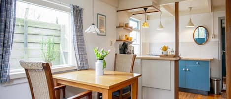 Apartment | Dining