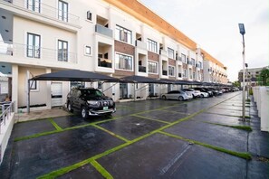 Exterior - Beautiful Waterfront 4-bedroom Terrace Duplex in vibrant Lekki (Lekki)