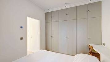 Apartment | 1 Schlafzimmer, laptopgeeigneter Arbeitsplatz, Bügeleisen/Bügelbrett