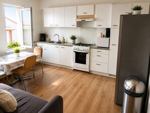 Private kitchen - Spacious 7-bedroom house apartment for up to 16 ppl + free Tommorrowland shuttle (Antwerpen)