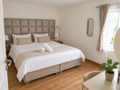 Spacious 7-bedroom house apartment for up to 16 ppl + free Tommorrowland shuttle