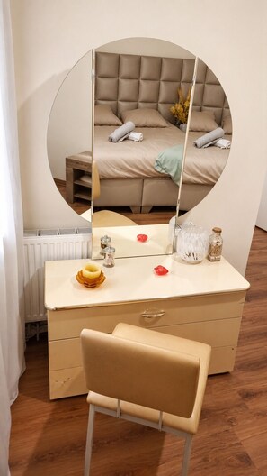 Room - Spacious 7-bedroom house apartment for up to 16 ppl + free Tommorrowland shuttle (Antwerpen)