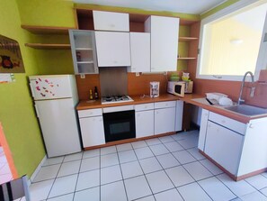 Private kitchen - Summer Getaway in Angers: Large House with a Garden (Angers)