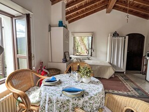 Room - Wonderful private villa for 3 people with private pool, terrace and pets allowed (Prelà Castello)