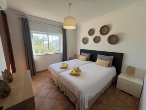 Iron/ironing board, internet, bed sheets - Vrbo Property (Guia)