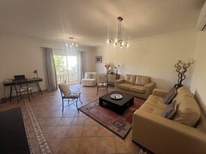 Living area - Vrbo Property (Guia)