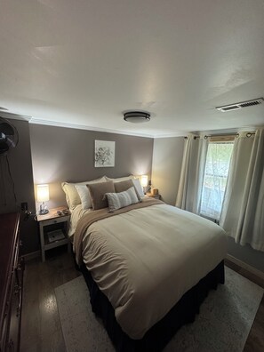 2 bedrooms, iron/ironing board, travel cot, free WiFi