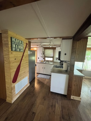 Coffee/tea maker, fridge, microwave, oven