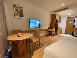 Standard Studio, Garden View | Desk, laptop workspace, free WiFi - Mona Luxe Apartment Hoi An (Hoi An)