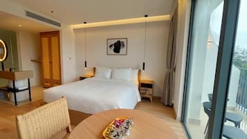 Standard Studio, Garden View | Desk, laptop workspace, free WiFi