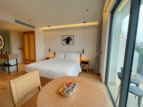 Standard Studio, Garden View | Desk, laptop workspace, free WiFi - Mona Luxe Apartment Hoi An (Hoi An)
