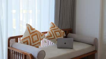 Deluxe Double Room, Beach View | Interior