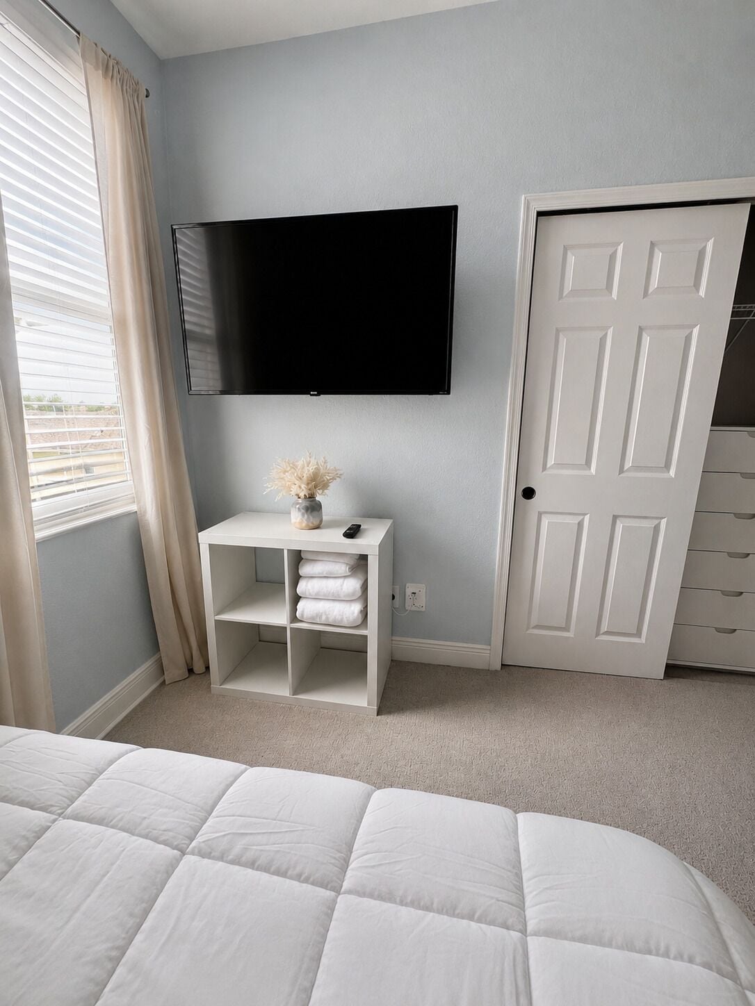 4 chambres, coffres-forts dans les chambres, bureau