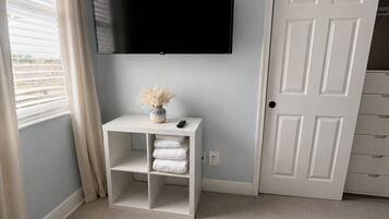4 chambres, coffres-forts dans les chambres, bureau