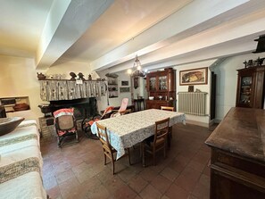 House | Dining - Peaceful Country Retreat Just Minutes From Pesaro and the Beach (Pesaro)