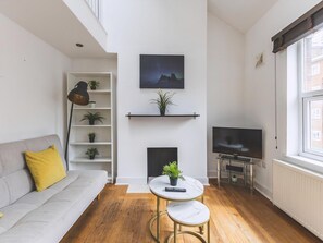 Living room - Bright Loft Apartment in Nine Elms (London)