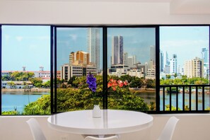 Interior - Modern duplex - Stunning lake views with AC in Cartagena de Indias (Cartagena de Indias)