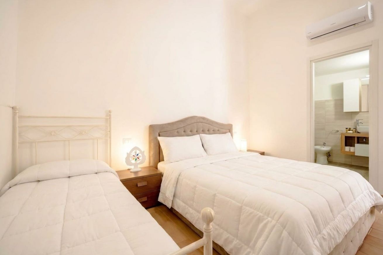 1 habitación y cuna de viaje 