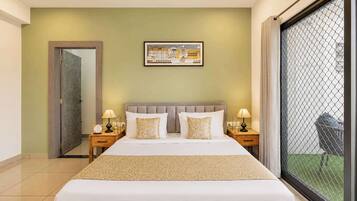 2 bedrooms, desk, iron/ironing board, WiFi