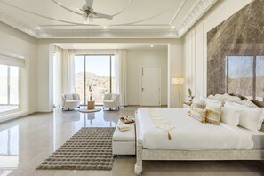 5 Schlafzimmer, Schreibtisch, Bügeleisen/Bügelbrett, WLAN