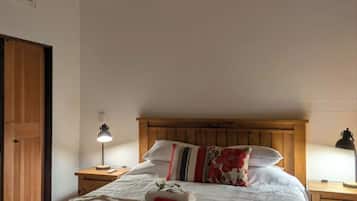 2 bedrooms, desk, iron/ironing board, free WiFi