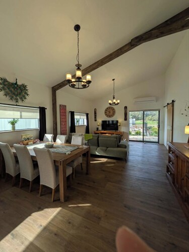 Country Stay with Pool, Firepit & Vaulted Ceilings on 2.5 acres. Pet Friendly