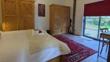 2 bedrooms, desk, iron/ironing board, free WiFi