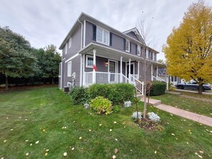 Exterior - Home on Cranberry Golf Course Collingwood (Collingwood)