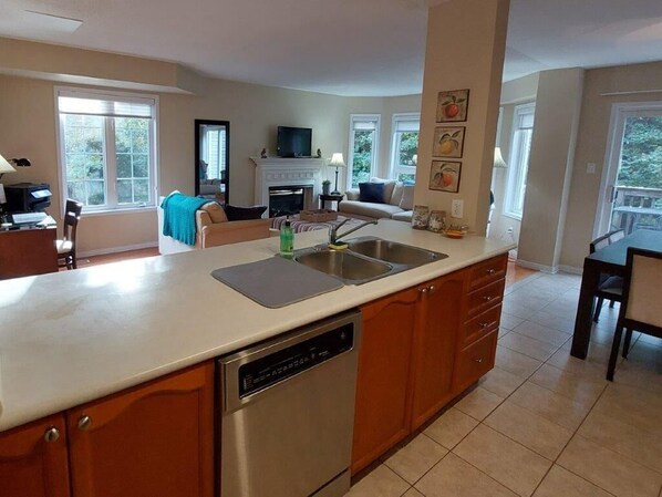 Interior - Home on Cranberry Golf Course Collingwood (Collingwood)