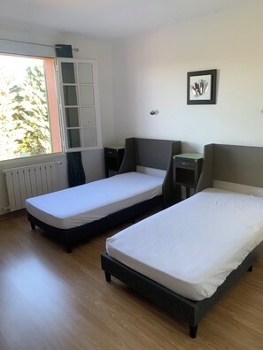 Room - A house in the heart of the vineyards and at the foot of Mont Ventoux (Mormoiron)