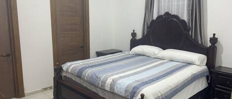 4 chambres, fer et planche à repasser, Wi-Fi, draps fournis
