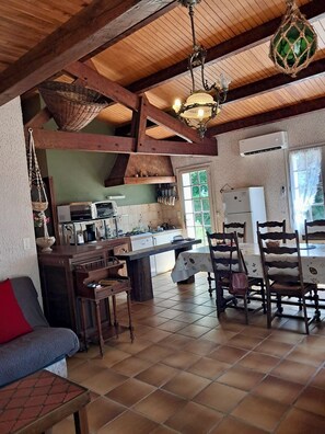 Living area - Vrbo Property (Dolus-d'Oléron)