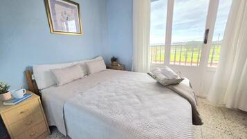 1 bedroom, bed sheets