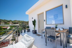 Outdoor dining - Aetheria Rooftop Resort Rhodes (Kremasti)