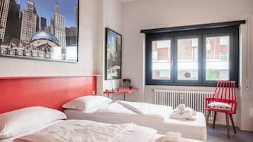 Deluxe-Doppel- oder -Zweibettzimmer, Blick auf den Innenhof | Bügeleisen/Bügelbrett