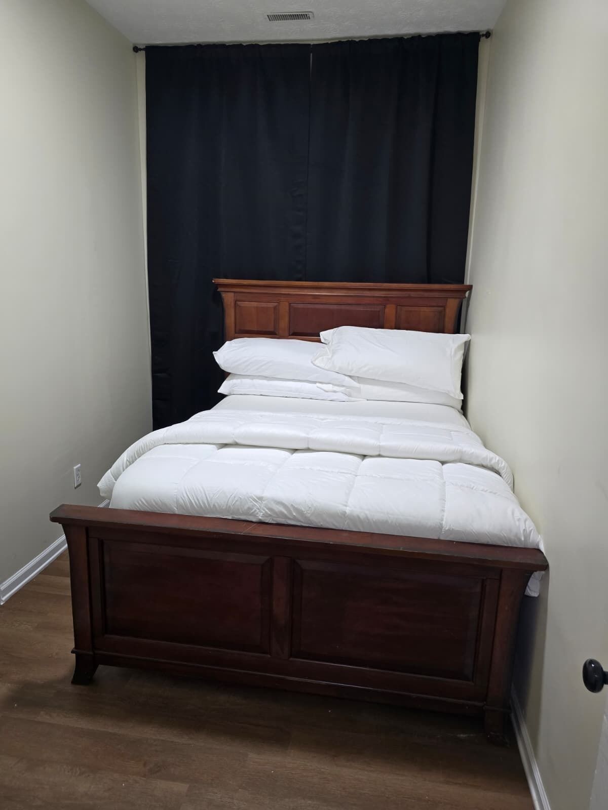 3 chambres, fer et planche à repasser, Wi-Fi, draps fournis