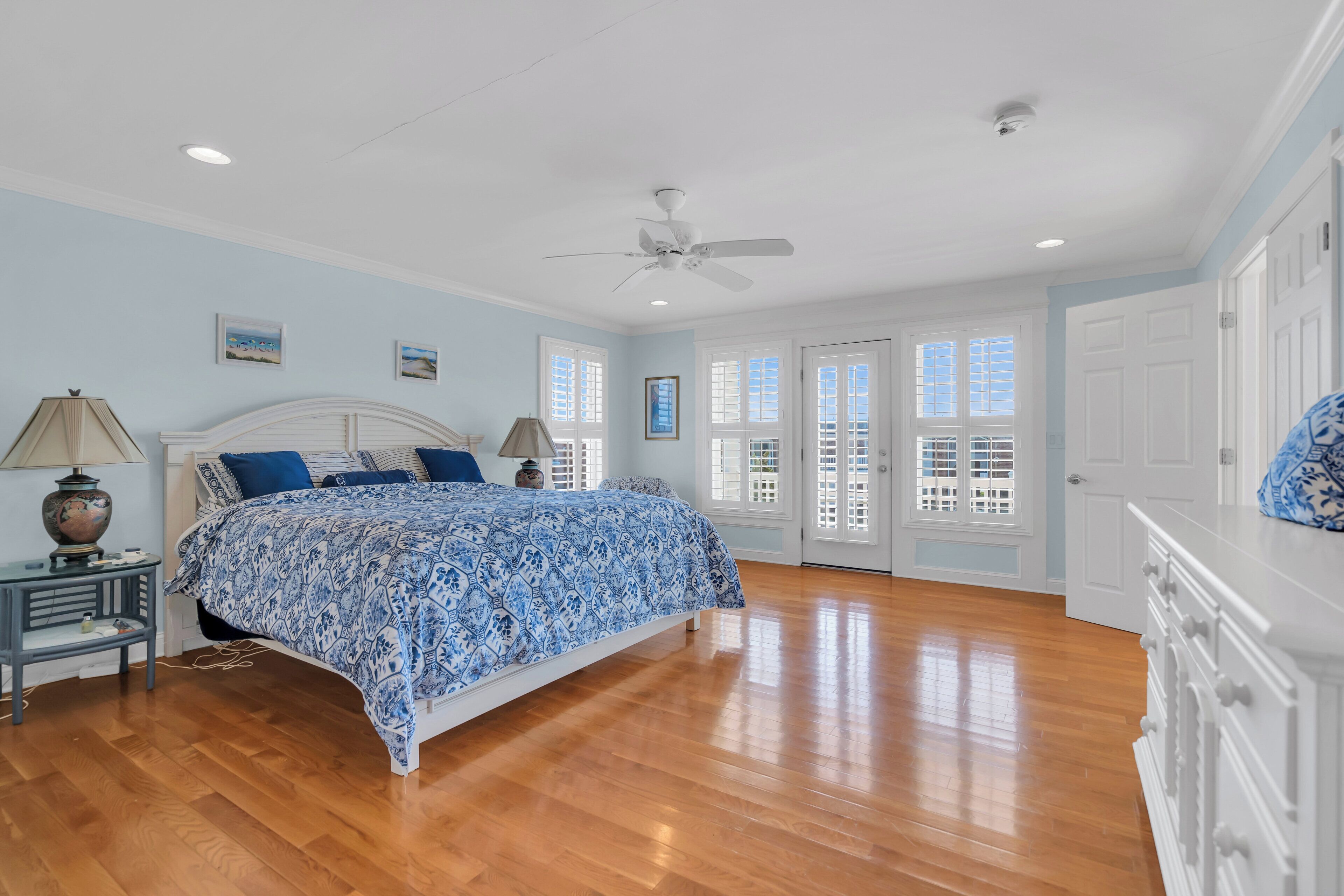4 bedrooms, iron/ironing board, WiFi