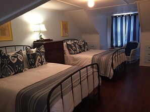 Iron/ironing board, WiFi, bed sheets - The Sewanee Cottage - Great Location on Campus (Sewanee)