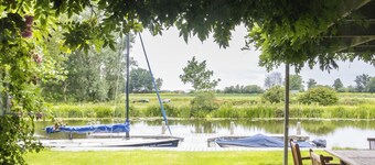 A peaceful vacation by the water in Terherne