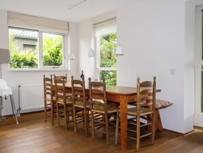 Dining - A peaceful vacation by the water in Terherne (Terherne)
