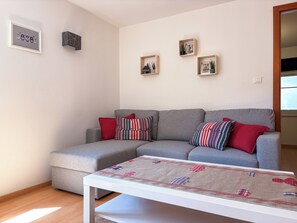 Living area - Vrbo Property (Wettolsheim)